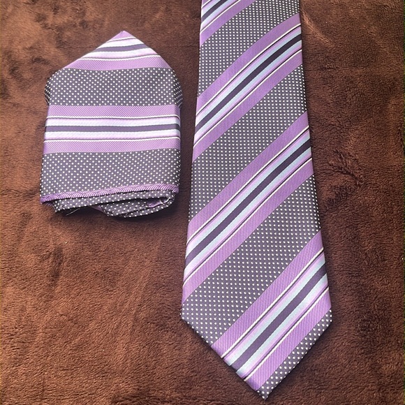 Alexander Julian Tie and pocket Square - Picture 1 of 8